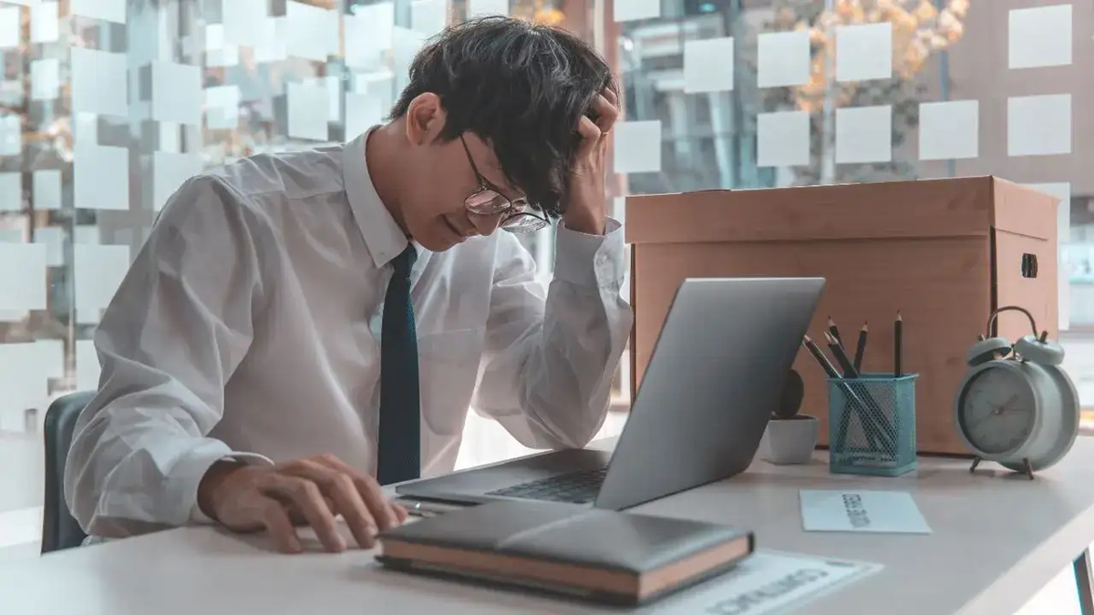 What does ‘job hugging’ mean for the workplace?