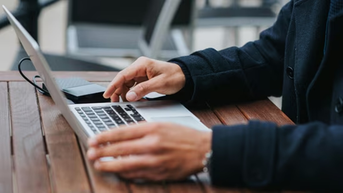 'No fixed hours, no pressure': Indian man working for Canadian startup compares work culture, sparks discussion