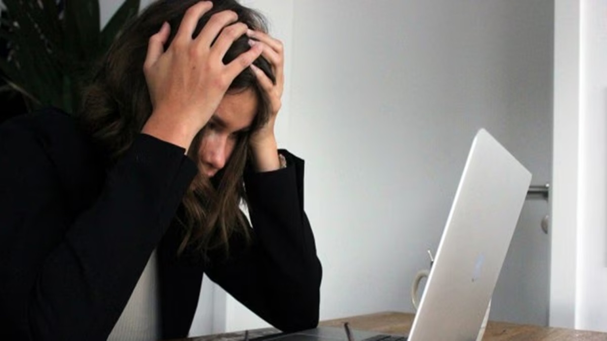 Why urgent work emails can make your brain react like a tiger is chasing you