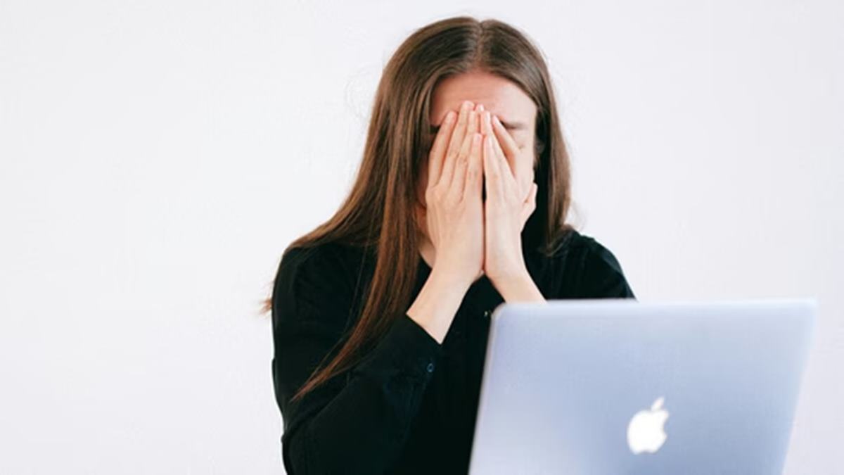 Trapped by EMIs, woman earning ₹12 LPA works 12-hour days, cries every night