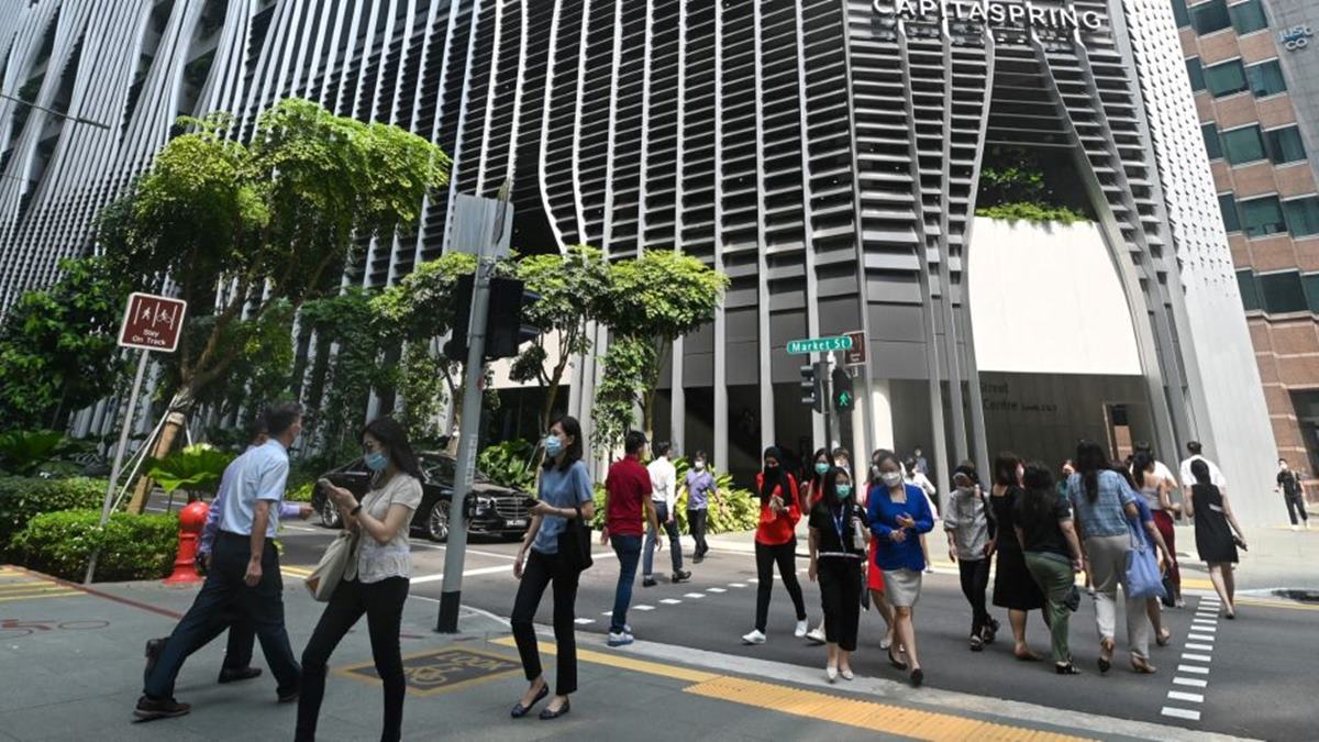 ‘Job hugging’ up as resignation rates in Singapore at record lows, average job tenure rises to 8 years