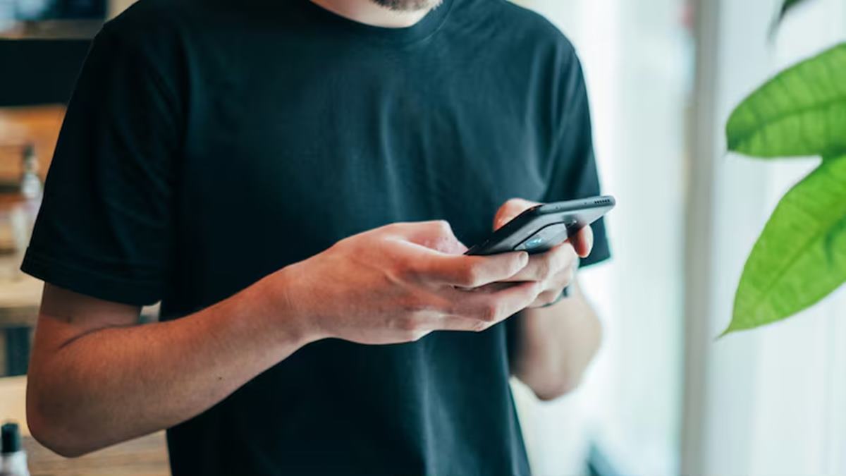 "Gen Z Is Straightforward": Delhi Employee's Blunt Leave Text Amid Toxic Air Goes Viral