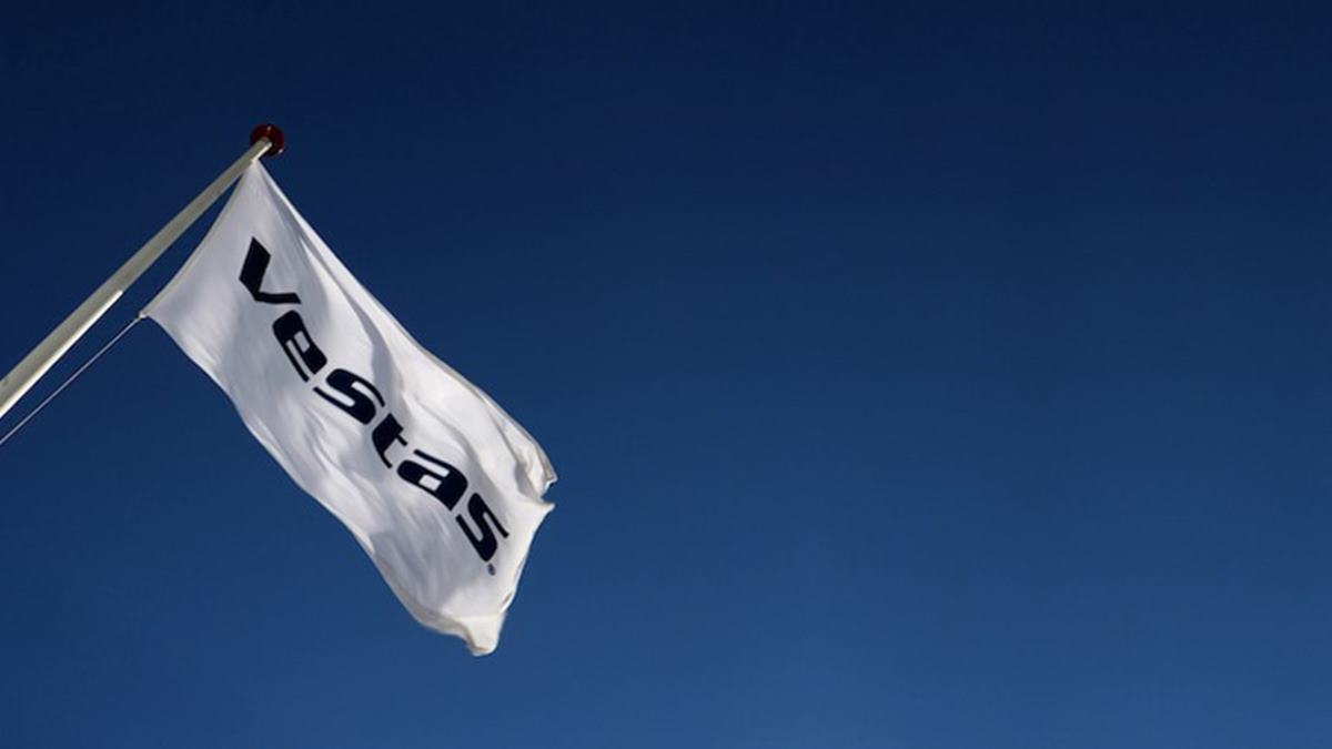 Vestas cuts 900 jobs globally