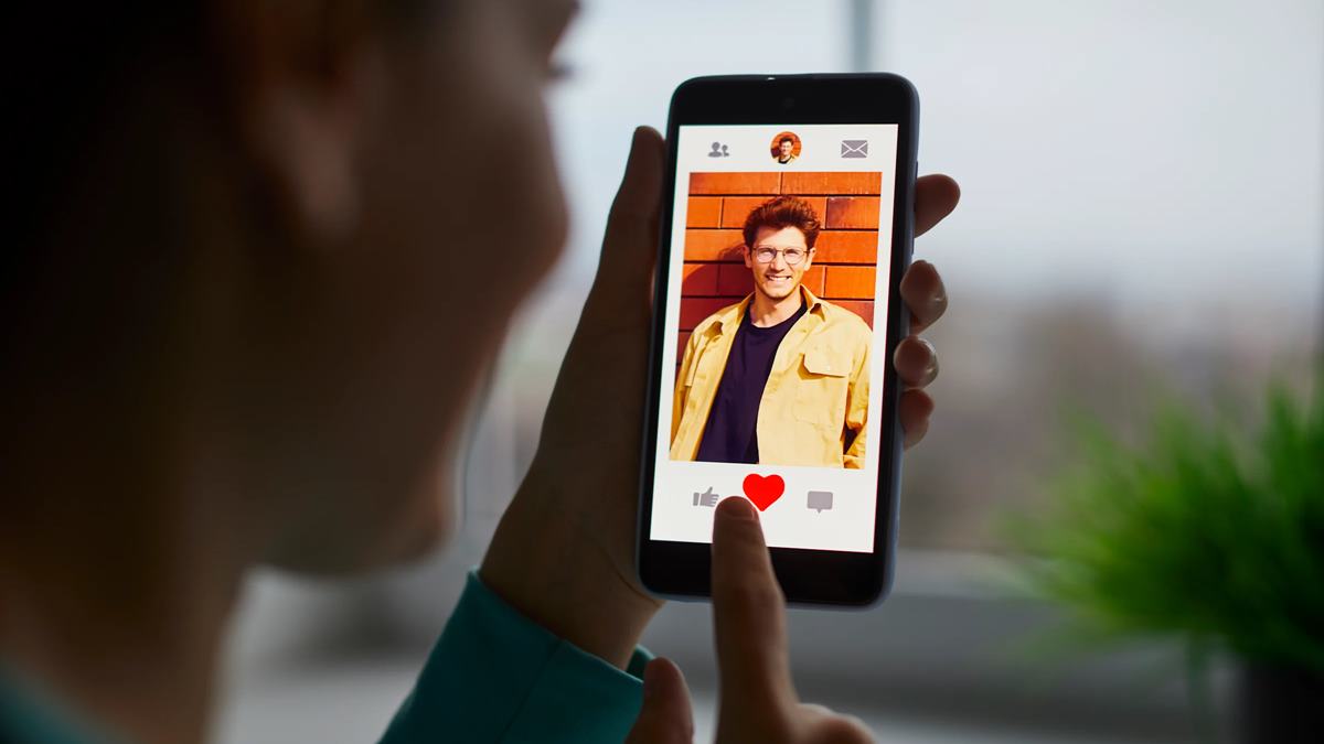 Forget dating, people are using Tinder to find work, and some say it's working!