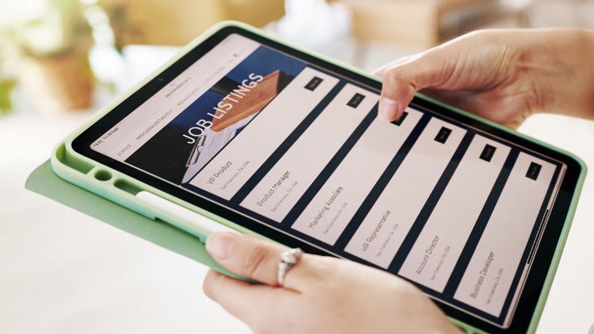 Global hiring drops to four-year low