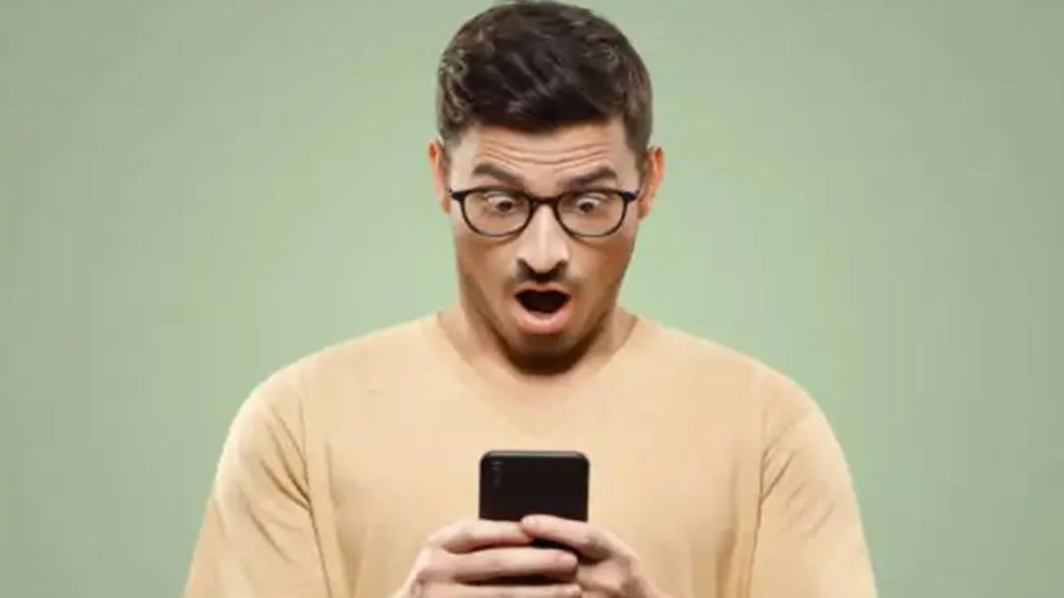 Employee says leave is for 'personal reasons.' HR still demands to know the reason. Netizens say: 'Say you may....'