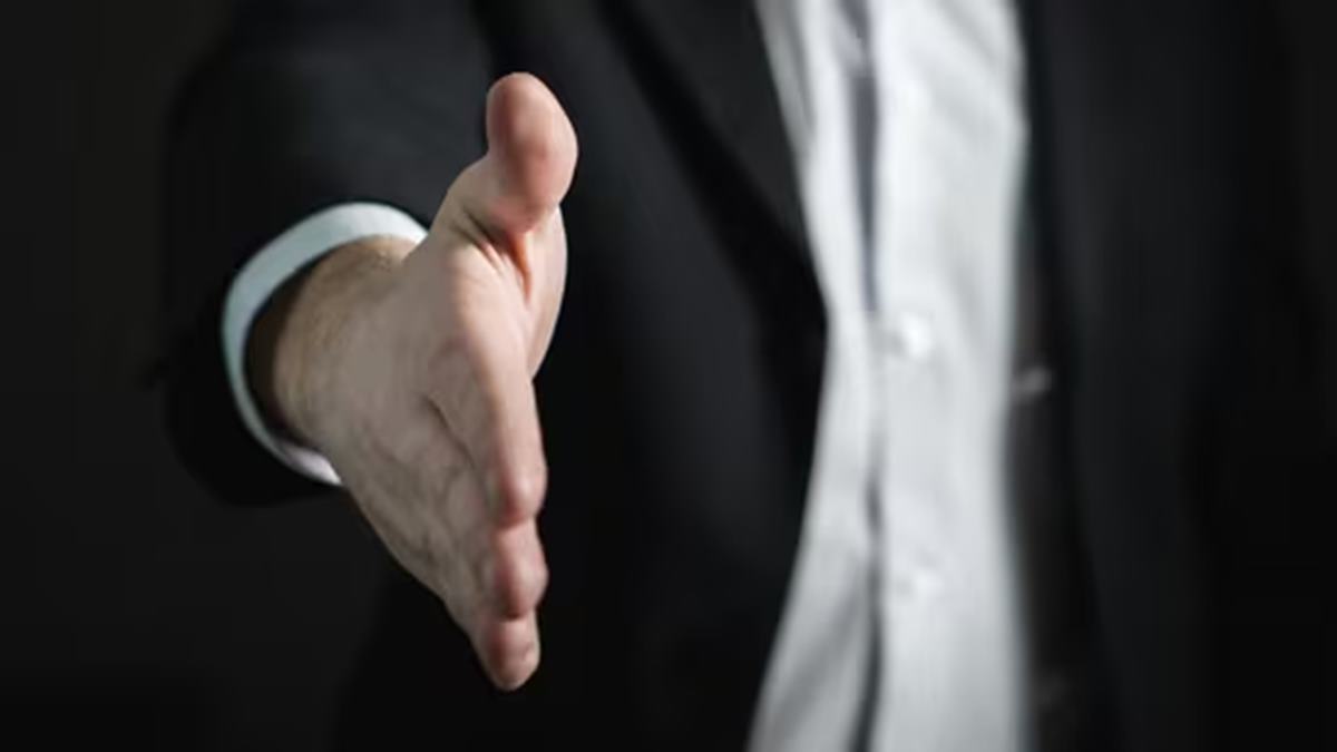 Job seeker shares bizarre job listing that casually ‘warned’ candidates before joining: ‘Expect 10-12 hours of work’