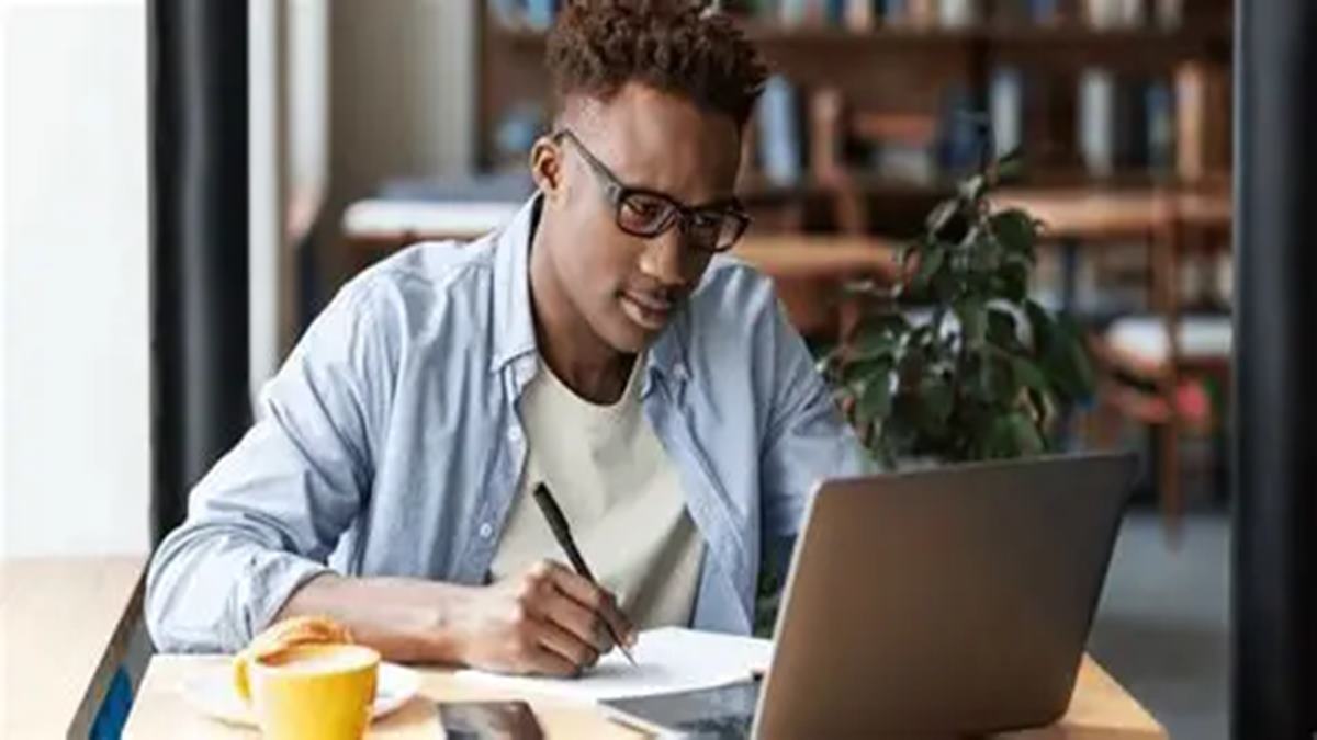 Beyond the 9-to-5: How Pune’s Gen Z Is Creating Additional Income Streams