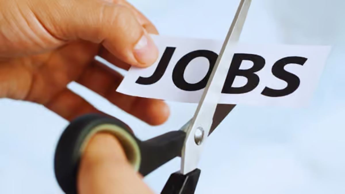 AI pioneer predicts widespread job displacement by 2026, completing lengthy coding tasks and potentially misleading us