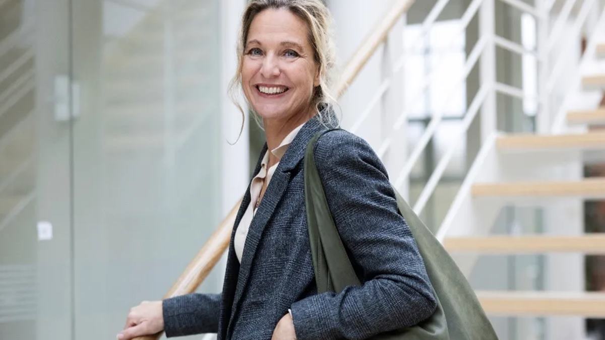 How to Find a New Job at Any Age: ‘Boring’ Resume Secrets That Beat the AI and Land the Interview in 2026