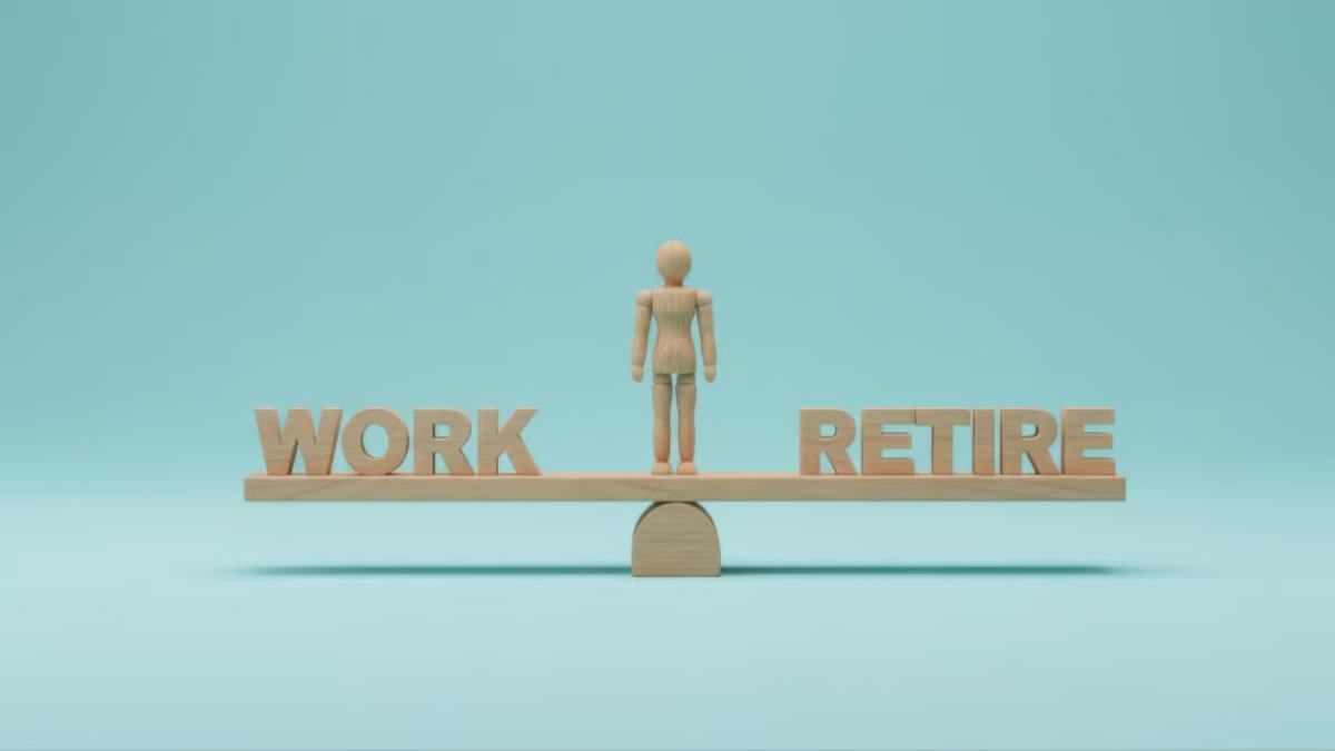 How can HR help employees plan for retirement?