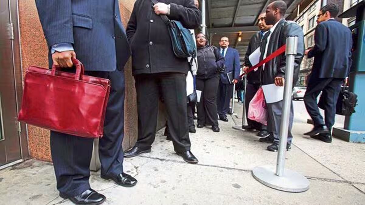 US jobless benefit applicants surge to 236,000; 4.4% Americans out of work— here's what data suggests