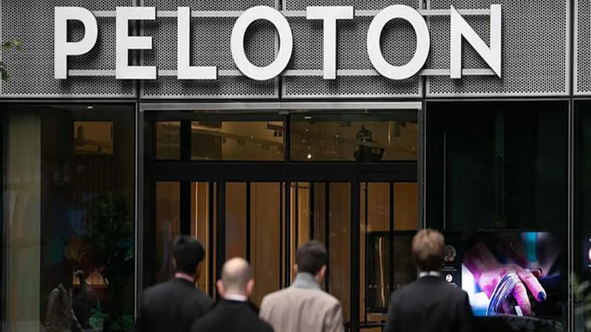 Peloton Axes 11% Jobs as AI Bets and Sales Stumble