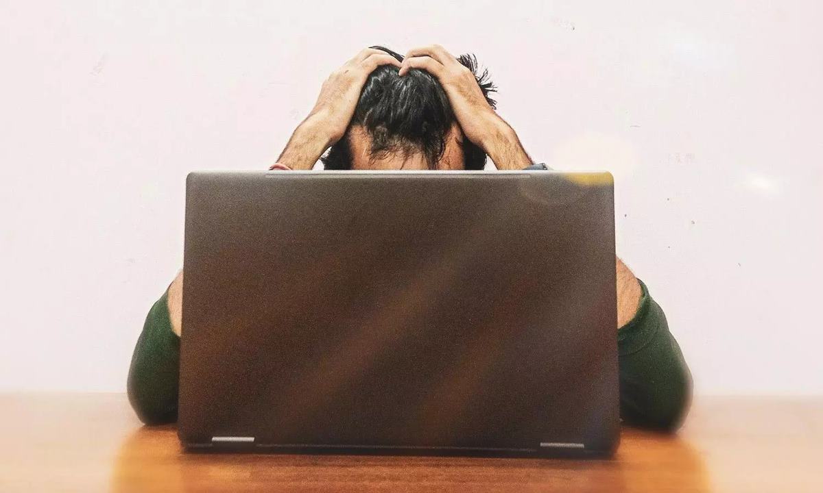 Employee sacked for reporting 15 mins late to work; Reddit post sparks debate