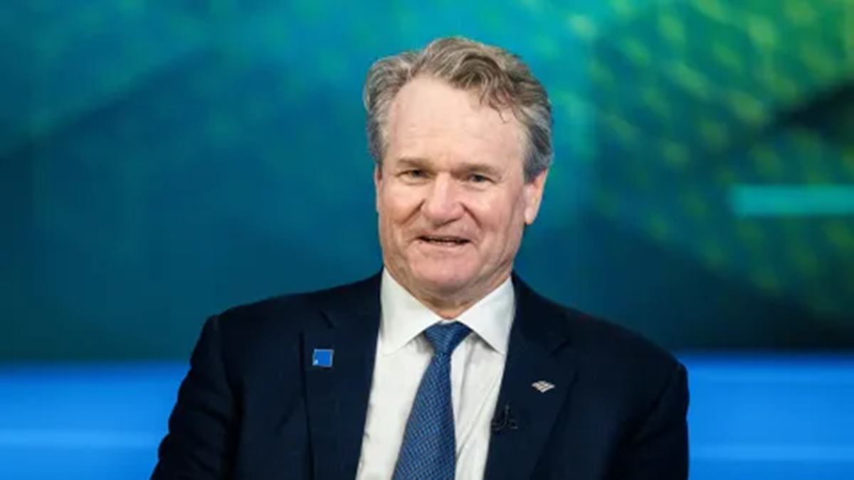 Bank of America CEO says he hired 2,000 recent Gen Z grads from 200,000 applications, and many are scared about the future