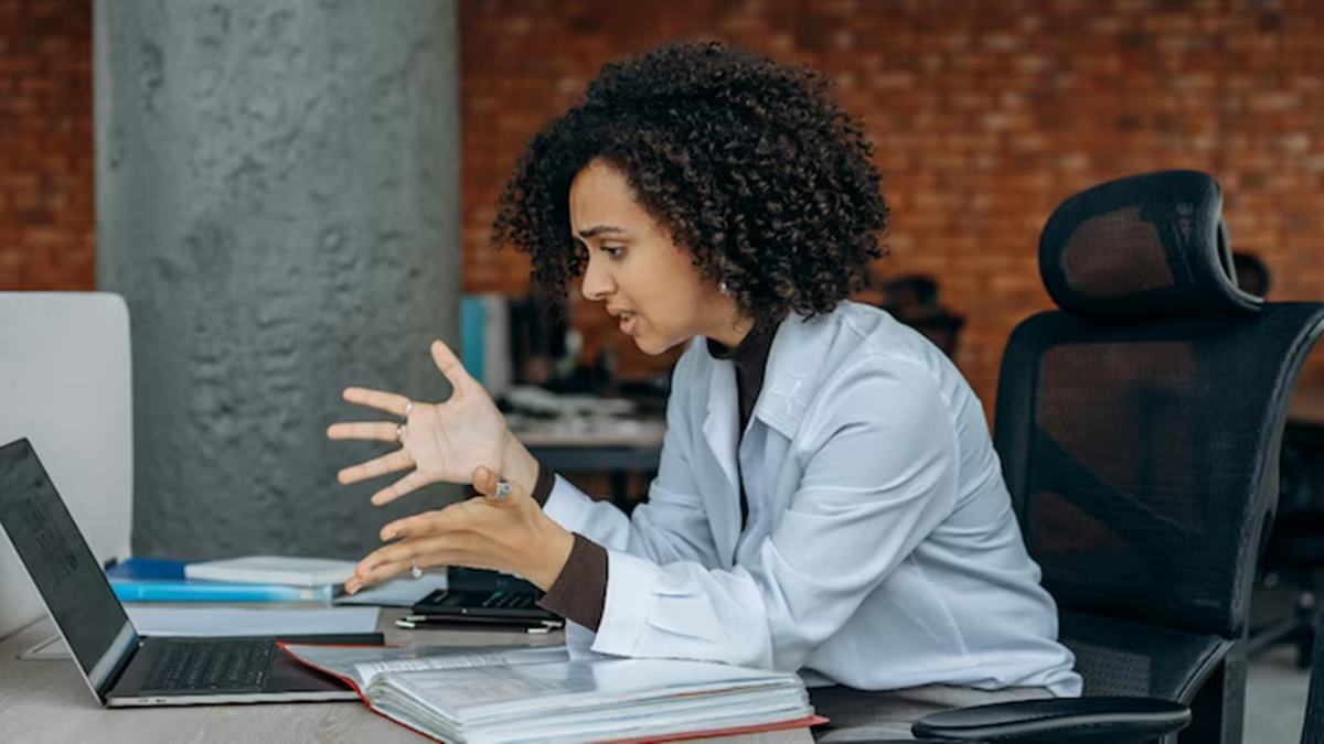 'Chattel slavery?' Reddit flags 3.6-year company bond, Rs 5 lakh exit penalty