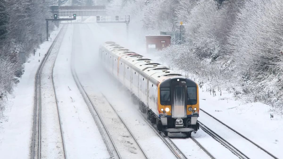 Snow and ice disruption across the UK: How can HR support employees?