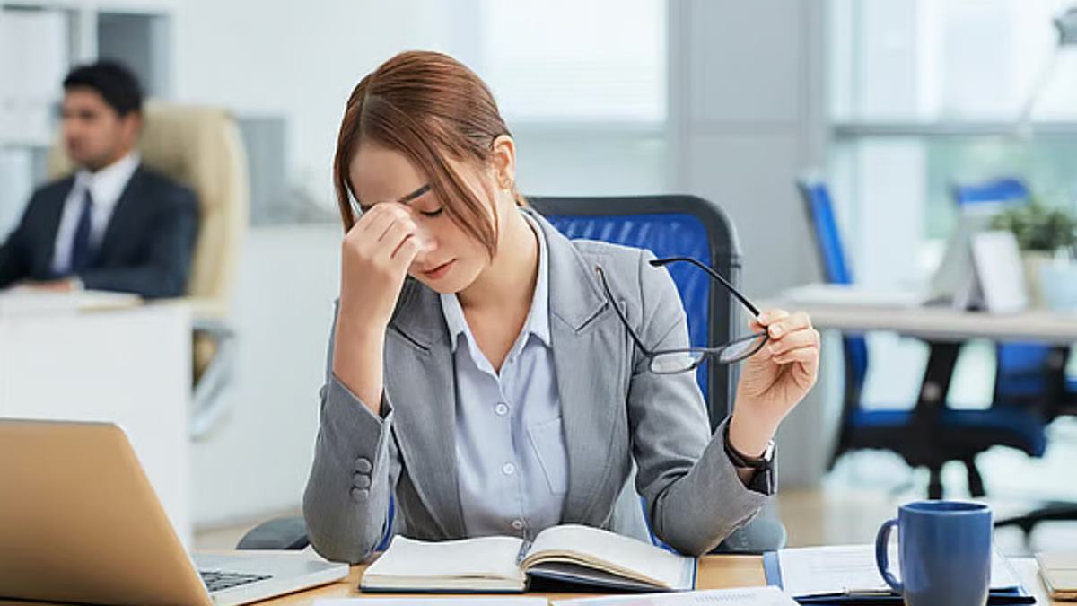 Can UAE employees complain against incompetent manager? What the law says