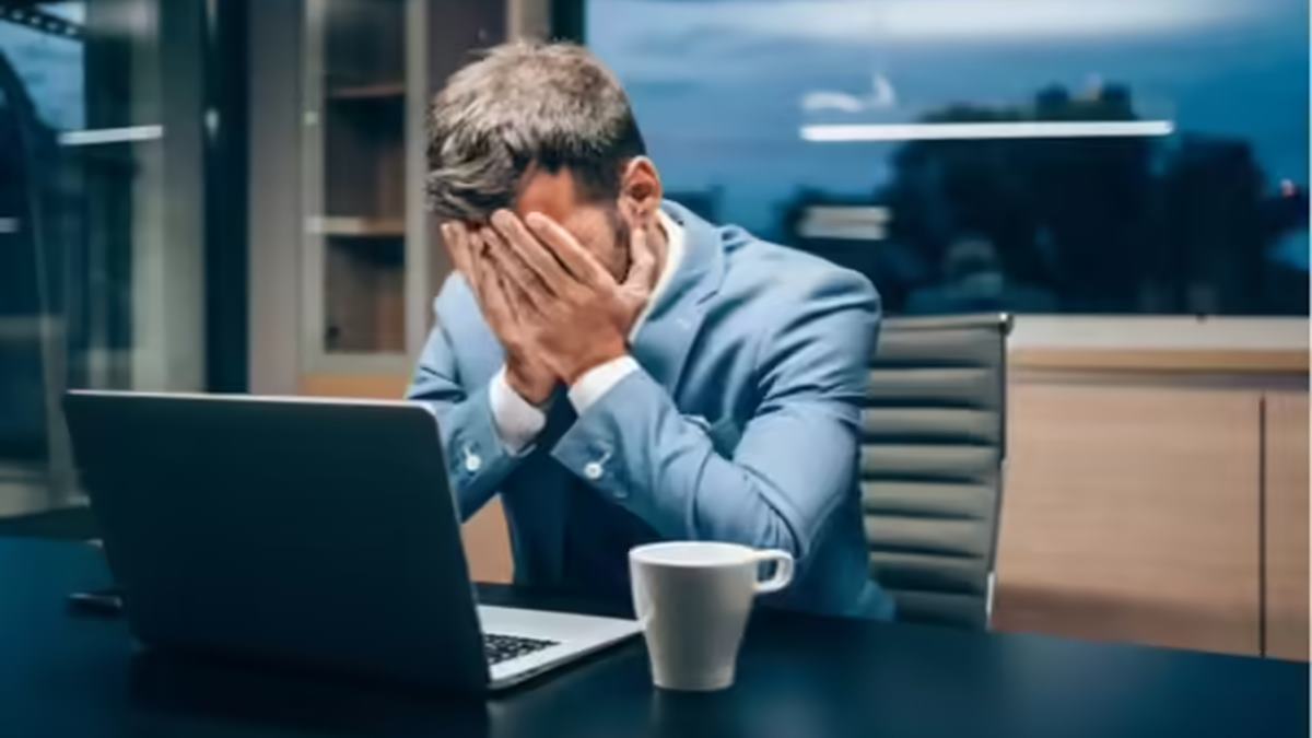 Employee didn’t miss deadline or workday even when wife was at ICU, gets a rude shock: ‘Remember when boss tell you family first, it means…’