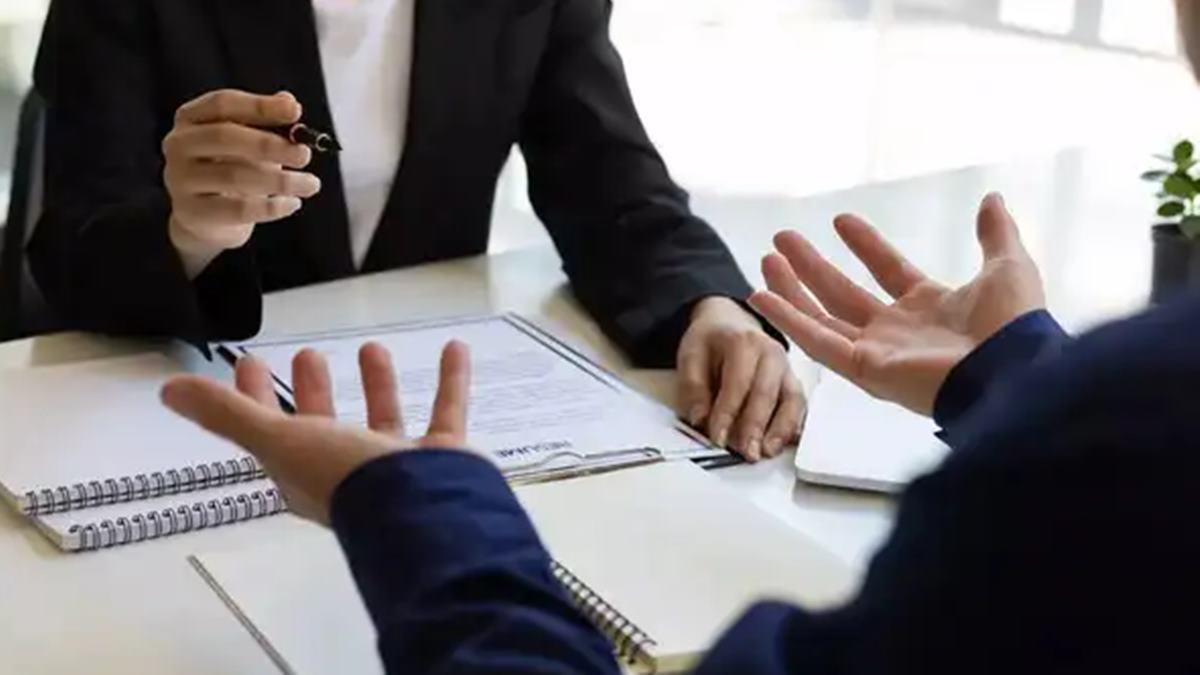 Employee job hunting struggles with the “Why do you want to leave?” question — gets tips that offer lesson