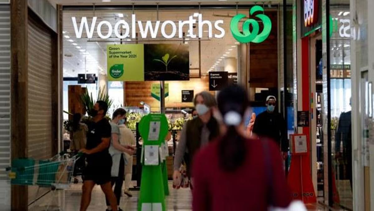 ‘Snapped at me’: Woolies employee slams boss for denying sick leave - but social media doesn’t see their side
