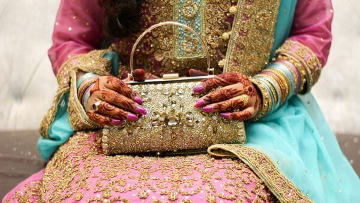 ‘Can't believe…’: Social media slams employee for having ‘company deal’ mehendi design at wedding