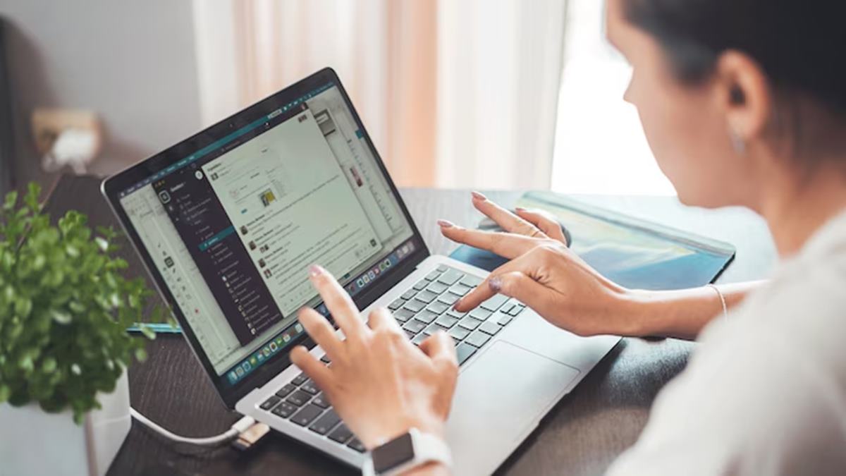 Are early career job hops the shortcut to learning and promotions?