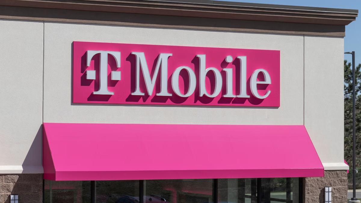 T-Mobile plans statewide layoffs, cutting nearly 400 jobs in Washington