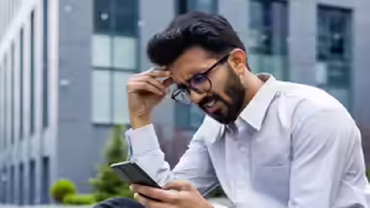 Employee drunk during late-night client call lands on boss’s radar - sparks life lessons