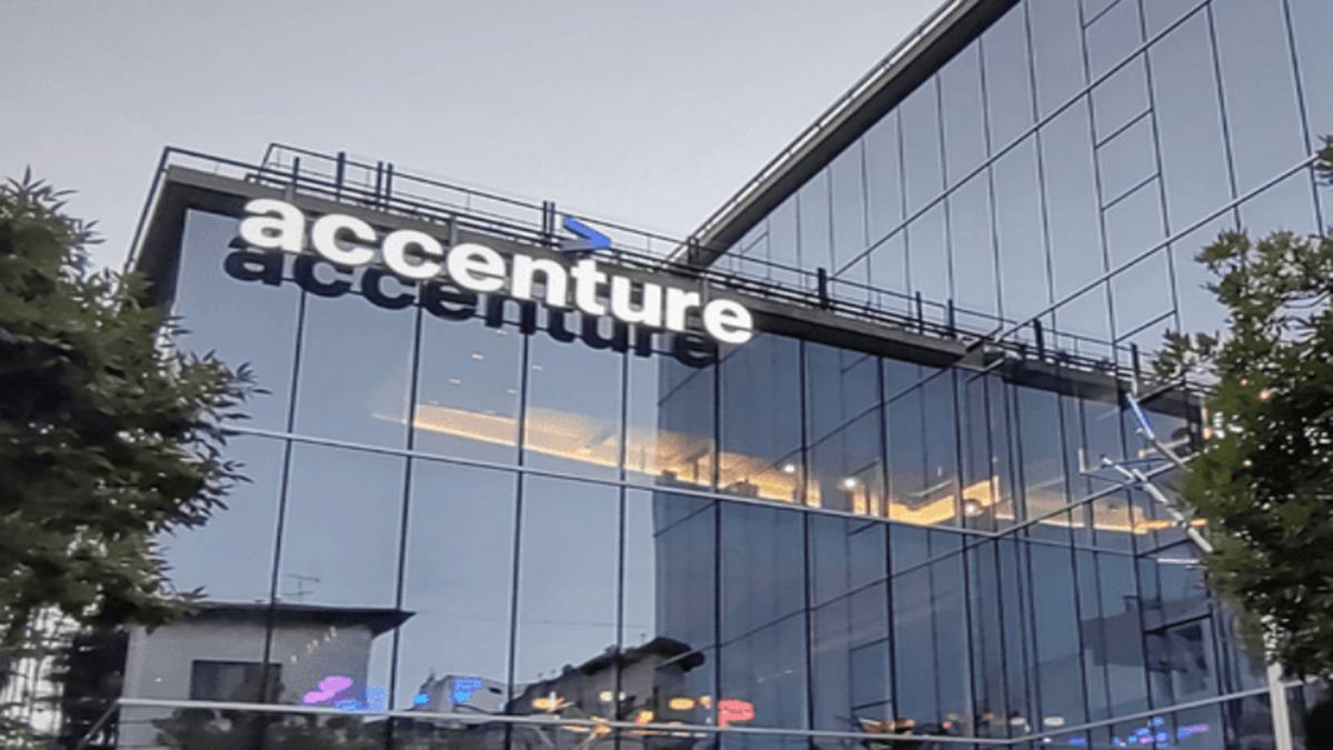 Accenture warns employees over desk booking as office space tightens