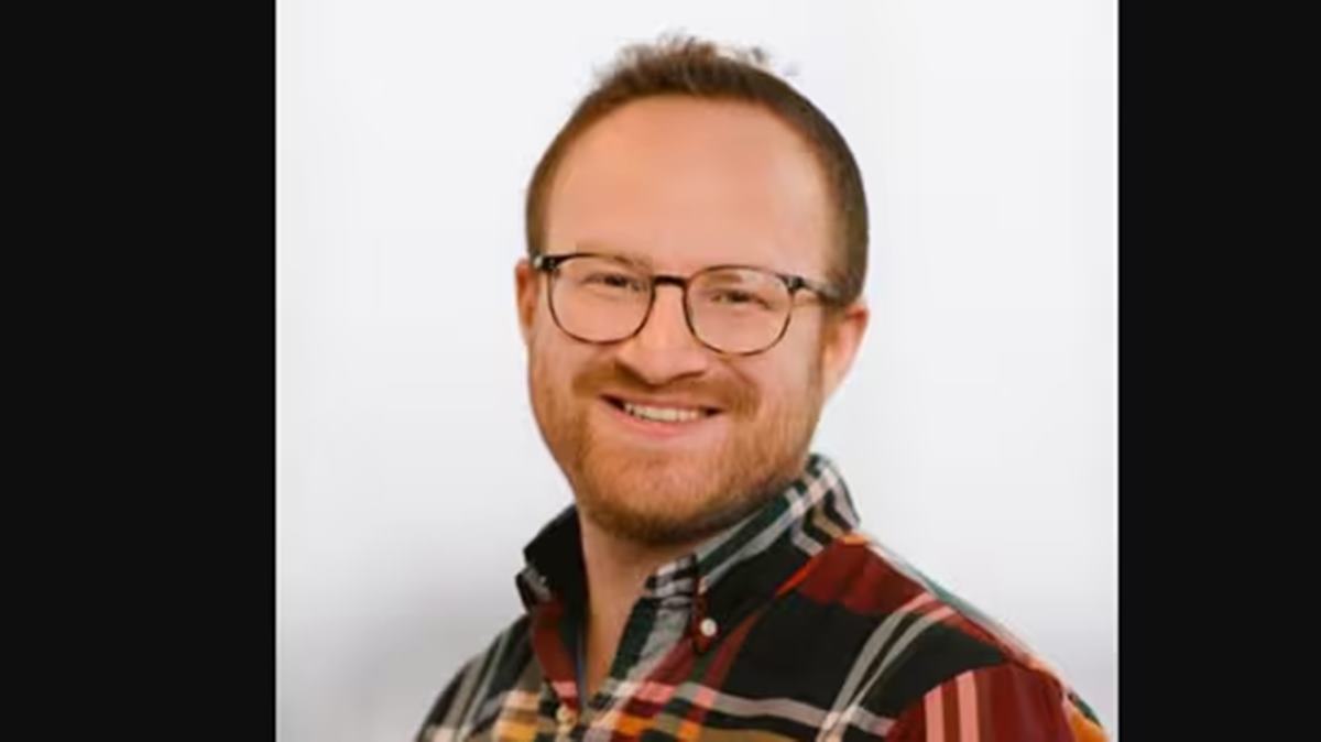 Founder hails employee for being online on wedding day, internet calls it ‘awful’