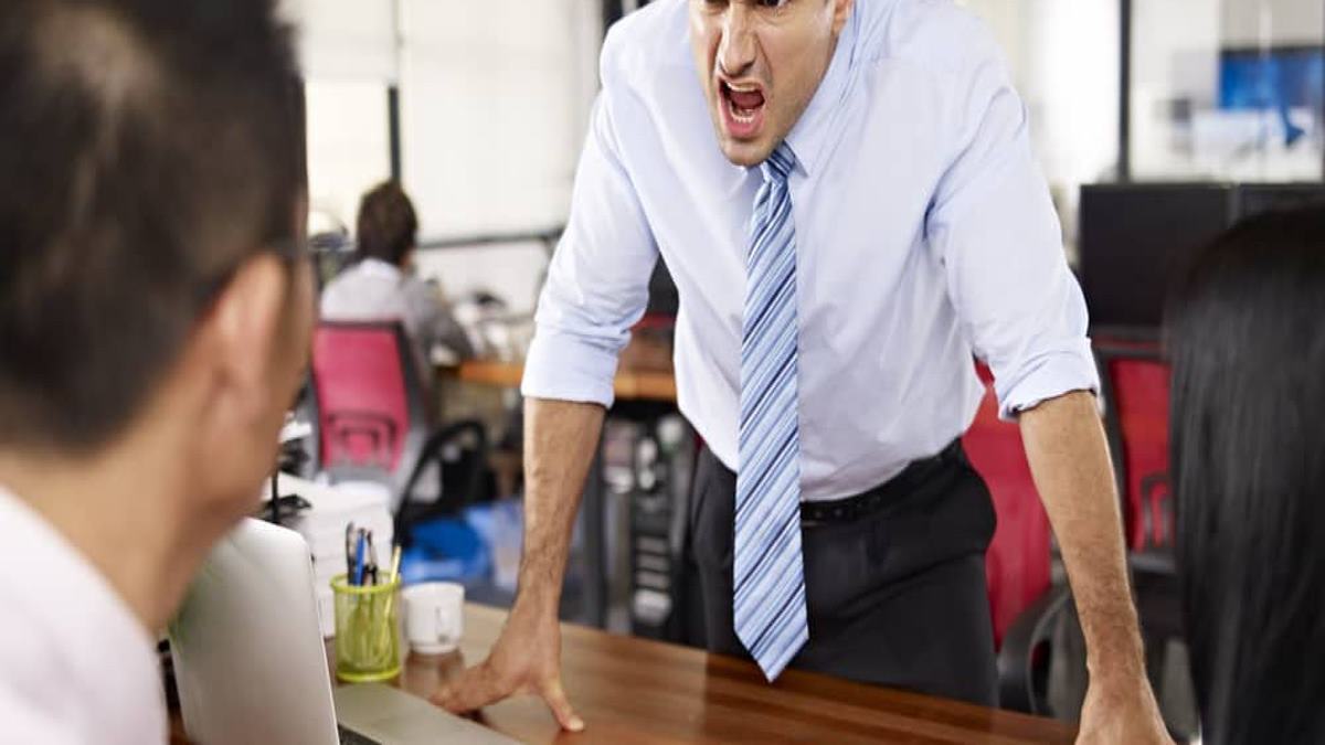 Boss insults employee over unpaid overtime — then faces instant karma