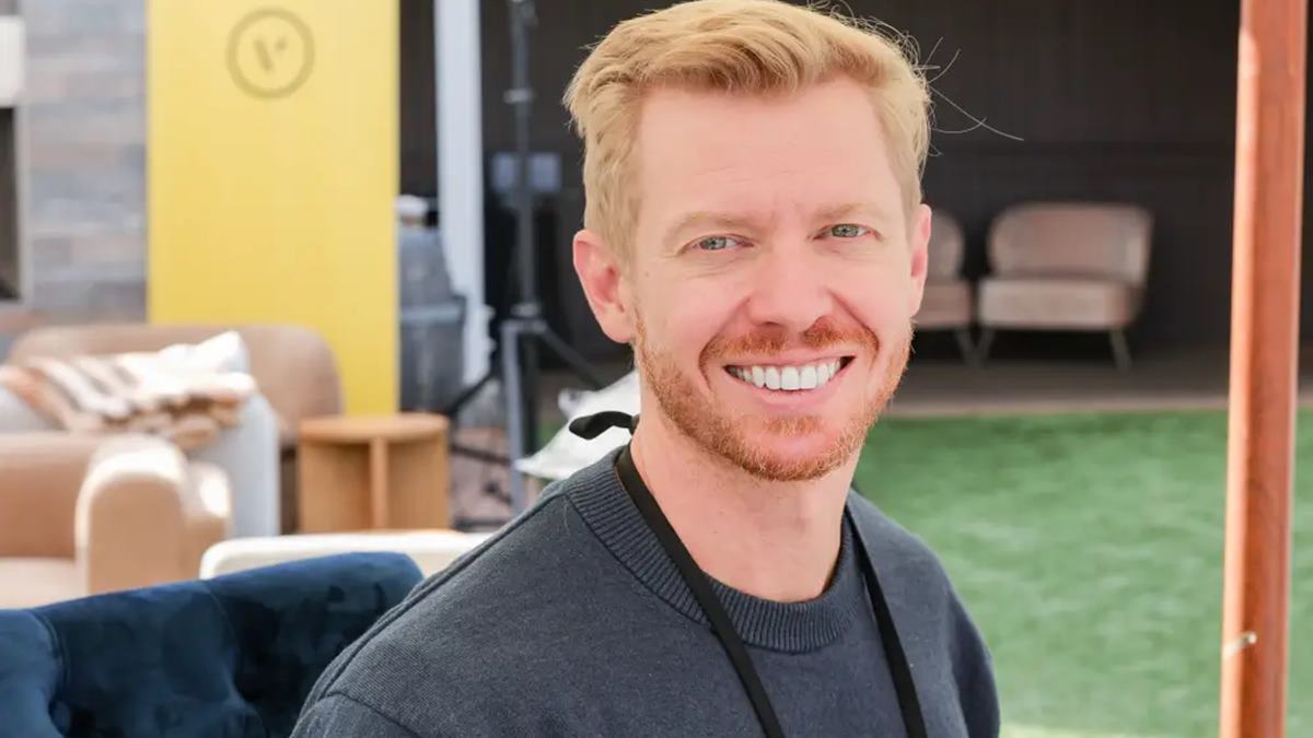 Reddit CEO Steve Huffman says he plans to 'go heavy' on hiring new grads because they are 'AI native'