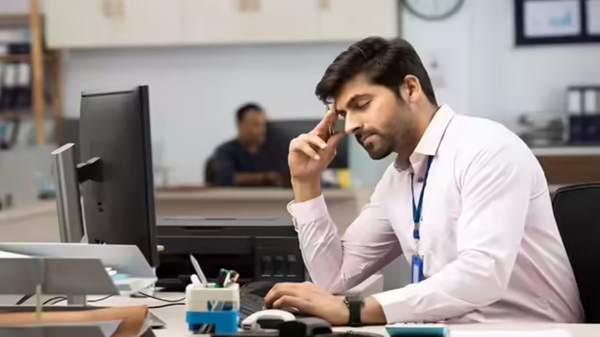 'My manager does nothing but PR': Employee rants about boss and asks how to report him. Internet reacts, 'No point fighting...'